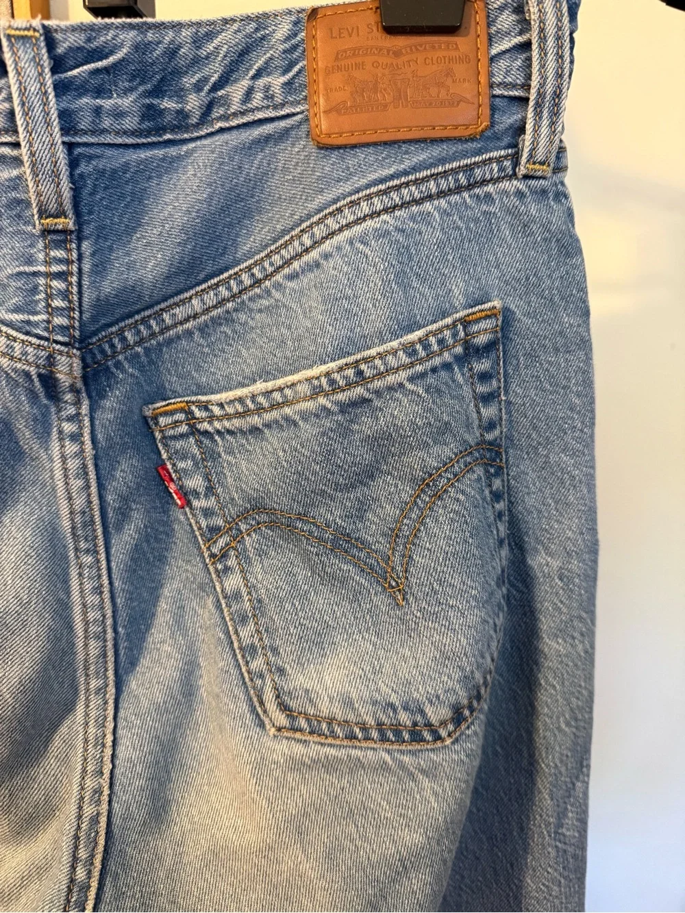 Levi’s Premium Ribcage Straight Leg Jeans - Picture 6 of 7